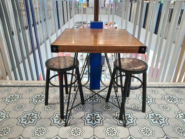 โต๊ะไม้อ้อย เก้าอี้หัวล้าน