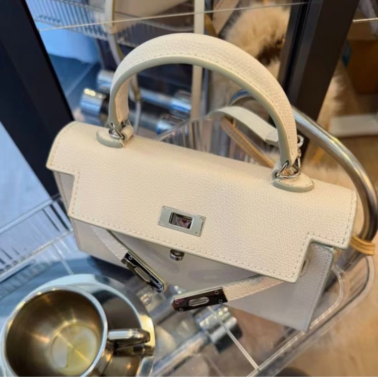 กระเป๋าหนังมือสอง สีแคล 8“ สวยมาก รูปที่ 2