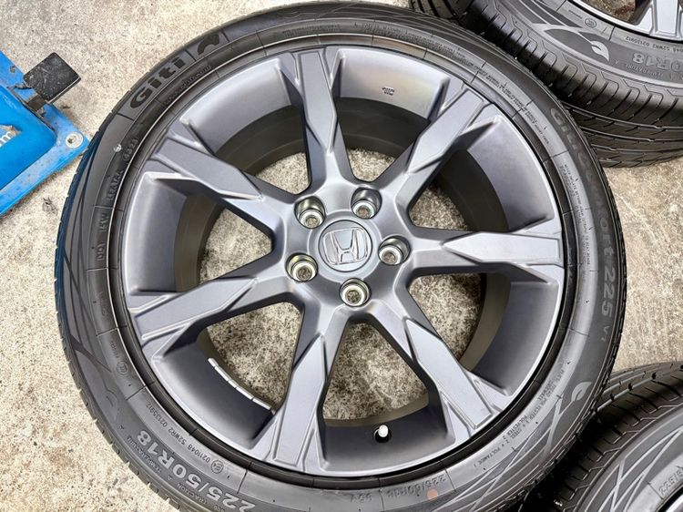 ล้อแม็ก HONDA CIVIC ขอบ 18” ถอดป้ายแดง ยาง GITI 225-50R18 ปลายปี 23 พื้นปี 25 ตุ่มหน้ายางยังอยู่ครบ รูปที่ 7