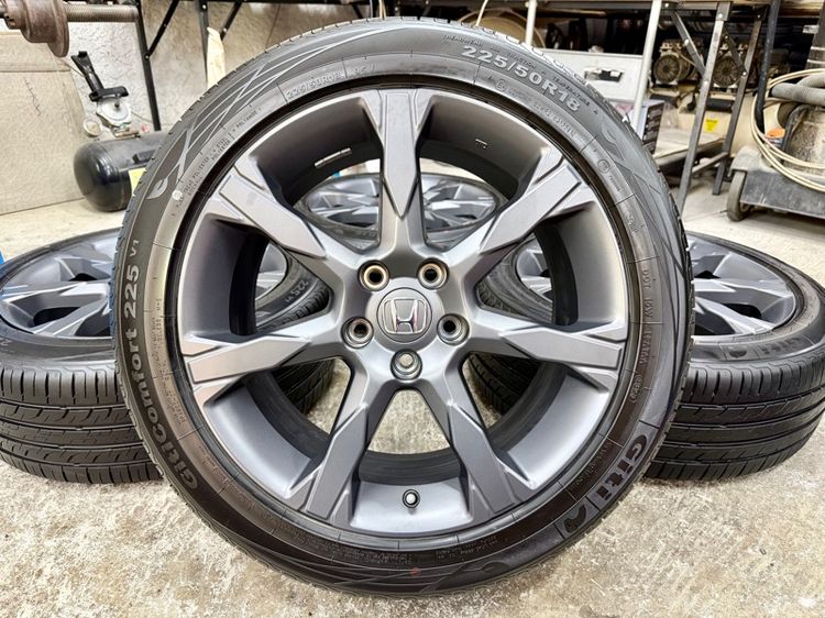 ล้อแม็ก HONDA CIVIC ขอบ 18” ถอดป้ายแดง ยาง GITI 225-50R18 ปลายปี 23 พื้นปี 25 ตุ่มหน้ายางยังอยู่ครบ