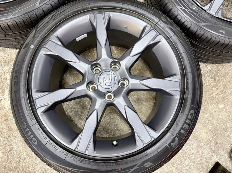 ล้อแม็ก HONDA CIVIC ขอบ 18” ถอดป้ายแดง ยาง GITI 225-50R18 ปลายปี 23 พื้นปี 25 ตุ่มหน้ายางยังอยู่ครบ รูปที่ 5