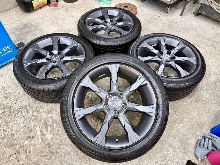 ล้อแม็ก HONDA CIVIC ขอบ 18” ถอดป้ายแดง ยาง GITI 225-50R18 ปลายปี 23 พื้นปี 25 ตุ่มหน้ายางยังอยู่ครบ รูปที่ 3