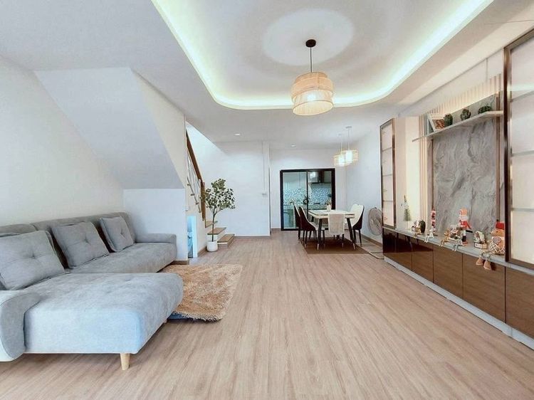 ตกแต่งครบ 🏡 ทาวน์เฮาส์ 2 ชั้น ตกแต่งสไตล์มูจิ ติดถนนเมน 🔜 ในโซนสายไหม ตรงข้ามตลาดวงศกร หมู่บ้านอภินคร2000 🏡  รูปที่ 3