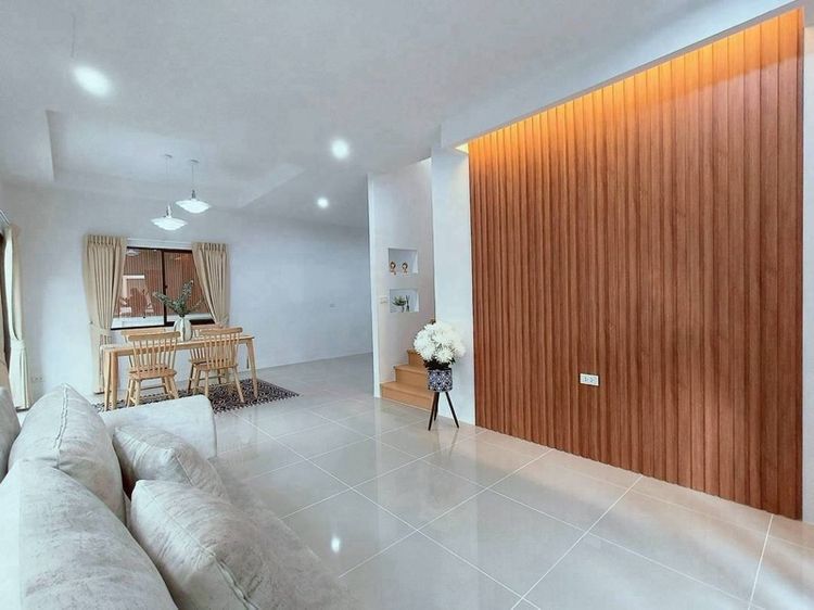 ตกแต่งครบ 🏡 บ้านแฝด 2 ชั้น สไตล์บ้านเดี่ยว หมู่บ้านพร้อมพัฒน์ไพร์ม ถนนปัญญาอินทรา ใกล้ ซาฟารีเวิลด์ ใกล้ห้างแฟชั่น 🏡 รูปที่ 4