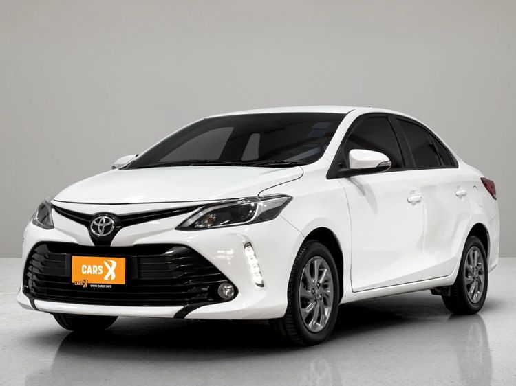 รถ Toyota Vios 1.5 Mid สี ขาว
