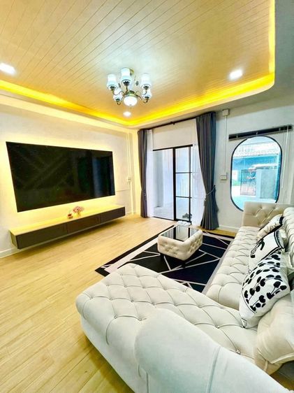 ตกแต่งครบ 🏡 บ้านสวยทำเลทอง ที่ใครๆ ตามหา (ติดรถไฟฟ้าสายสีชมพู 🚆 สถานี เศรษฐบุตรบำเพ็ญ เพียง 160 เมตร) รูปที่ 2