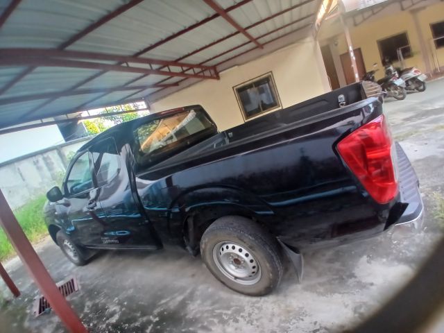 รถ Nissan Navara 2.5 S สี ดำ