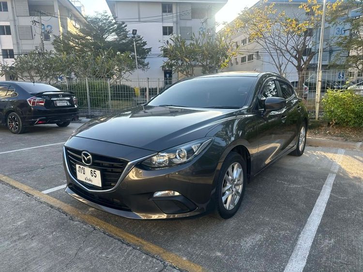 รถ Mazda Mazda3 2.0 E สี น้ำตาล