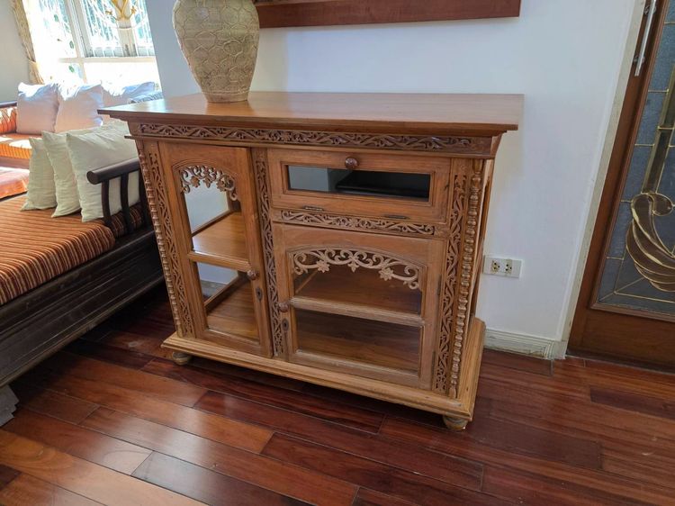 เฟอร์นิเจอร์ไม้แกะสลัก