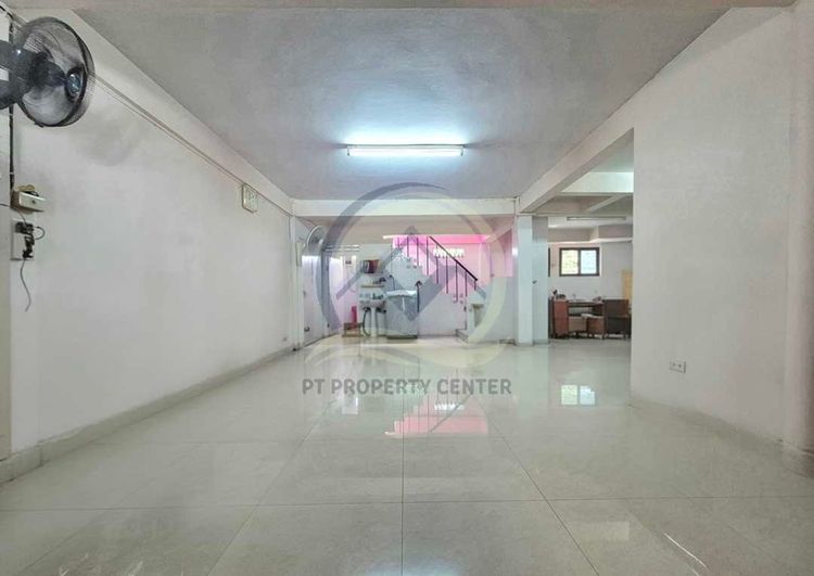 ตึก 4 ชั้น 2 คูหา ซอยเจริญกรุง109 ย่านบางคอแหลม ต่อเติมด้านหลังทุกชั้น ตีทะลุเชื่อมอาคารบางส่วน ขายตามสภาพ ทำเลใจกลางเมือง ใกล้รถไฟฟ้า ราคาพ รูปที่ 3