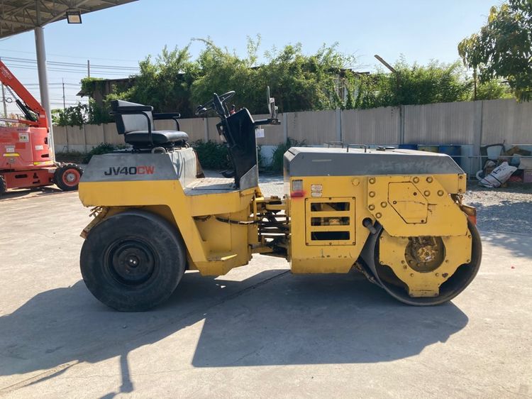 รถบดล้อหน้าเหล็กล้อหลังยาง KOMATSU รุ่น JV40CW-2  ขนาด 4 ตัน  รถเก่านอกนำเข้า