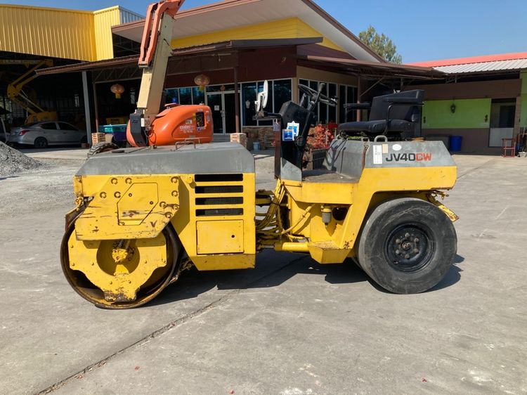 รถบดล้อหน้าเหล็กล้อหลังยาง KOMATSU รุ่น JV40CW-2  ขนาด 4 ตัน  รถเก่านอกนำเข้า รูปที่ 3