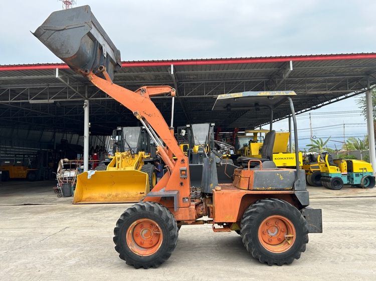 รถตักล้อยาง MITSUBISHI รุ่น WS300A บุ้งกี๋ 0.5 คิว  รถเก่านอกนำเข้า 