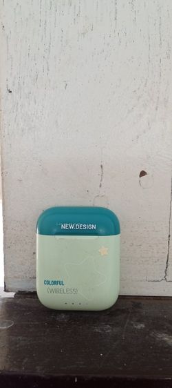 หูฟังบลูทูธไร้สายเสียงคมชัด เบสแน่น ฟังเพลิน
ใส่สบาย น้ำหนักเบา
ใช้งานง่าย เชื่อมต่อรวดเร็ว
เหมาะสำหรับฟังเพลง  เรียนออนไลน์ 