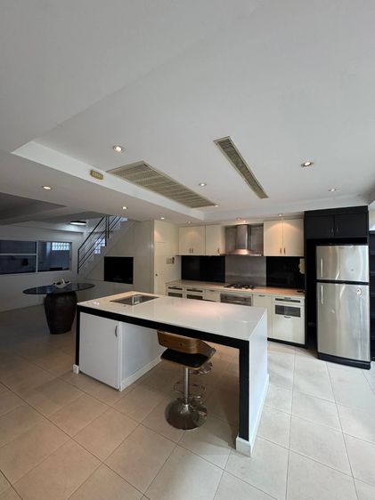 ขายและให้เช่าอาคารพาณิชย์ 2 ห้องที่ ตีทะลุกันย่านสุทธิสาร ใกล้MRT 500 เมตร มีที่จอดรถหน้าตัวอาคาร  รูปที่ 4