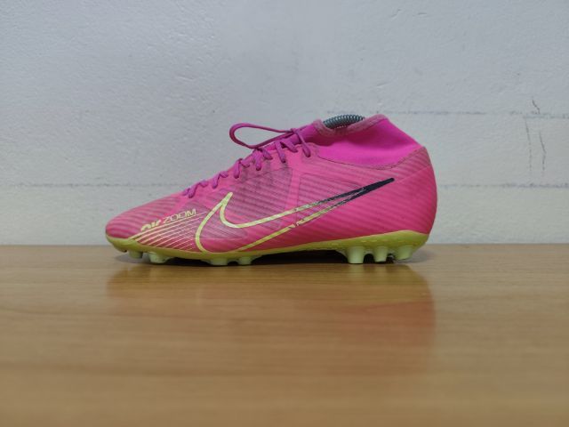 Nike หญ้าเทียม 42.0 26.5