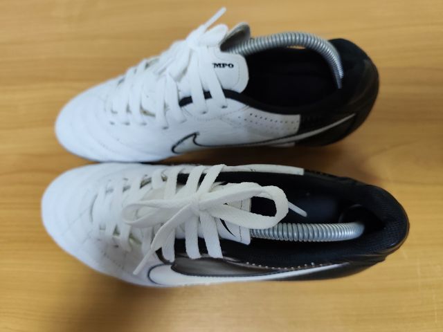 Nike รองเท้าฟุตบอล 42.5 27.0 แท้ มือสอง รูปที่ 12