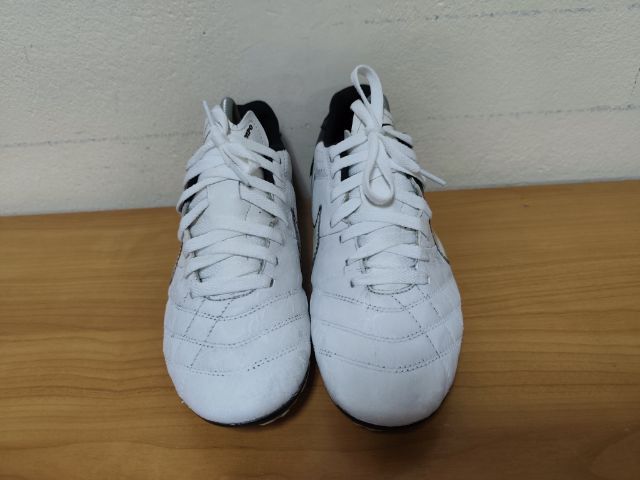 Nike รองเท้าฟุตบอล 42.5 27.0 แท้ มือสอง รูปที่ 6