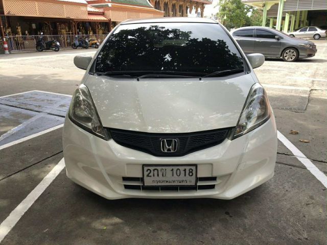 Honda Jazz 2013 1.5 SV i-VTEC Sedan เบนซิน ไม่ติดแก๊ส เกียร์อัตโนมัติ ขาว รูปที่ 2