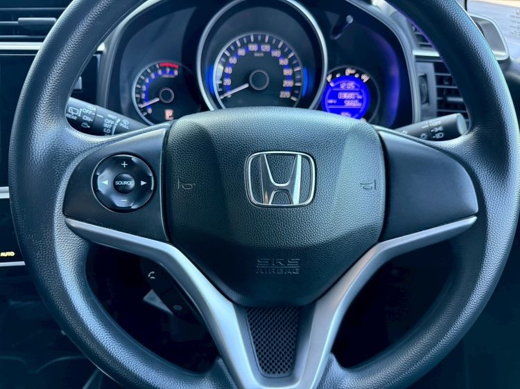 Honda Jazz 2017 1.5 V Plus i-VTEC Sedan เบนซิน ไม่ติดแก๊ส เกียร์อัตโนมัติ ขาว รูปที่ 3