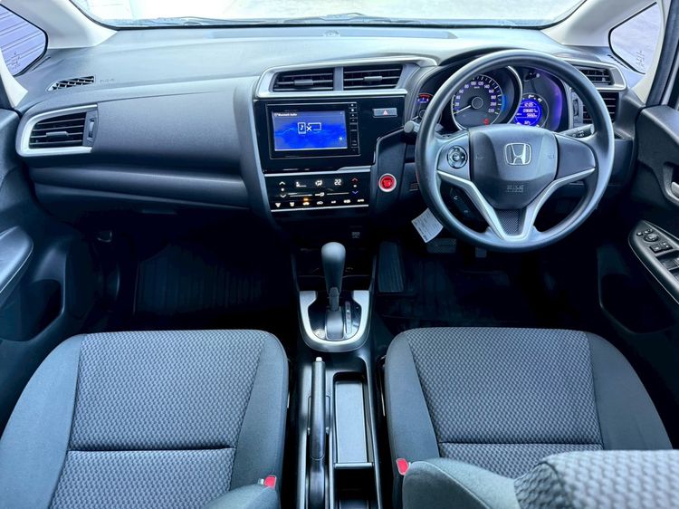 Honda Jazz 2017 1.5 V Plus i-VTEC Sedan เบนซิน ไม่ติดแก๊ส เกียร์อัตโนมัติ ขาว รูปที่ 2