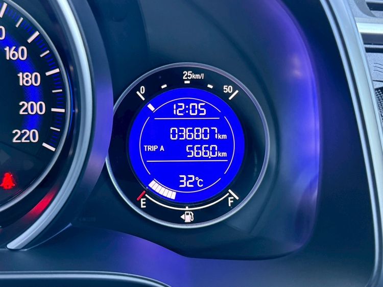 Honda Jazz 2017 1.5 V Plus i-VTEC Sedan เบนซิน ไม่ติดแก๊ส เกียร์อัตโนมัติ ขาว รูปที่ 4