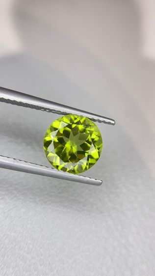 Natural Peridot 2.68 Carats Round Shape 8.8x8.8x5.3 MM