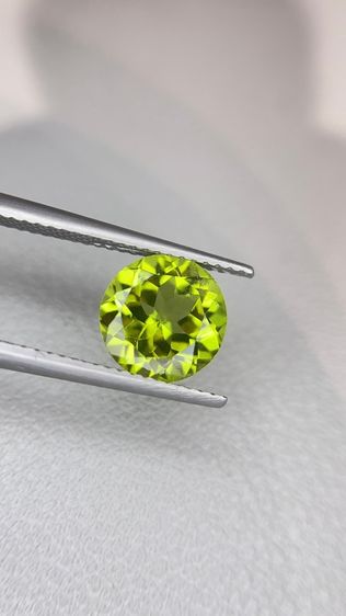 Natural Peridot 2.68 Carats Round Shape 8.8x8.8x5.3 MM รูปที่ 7