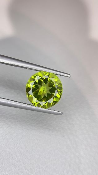 Natural Peridot 2.68 Carats Round Shape 8.8x8.8x5.3 MM รูปที่ 5