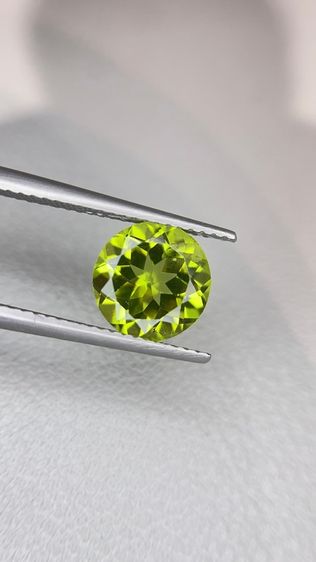 Natural Peridot 2.68 Carats Round Shape 8.8x8.8x5.3 MM รูปที่ 2