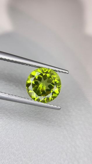 Natural Peridot 2.68 Carats Round Shape 8.8x8.8x5.3 MM รูปที่ 3