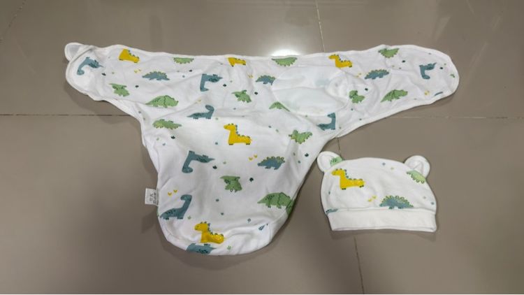 ผ้าห่อตัวเด็กอ่อนพร้อมหมวก