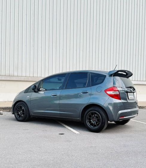 Honda Jazz 2013 1.5 SV Sedan เบนซิน ไม่ติดแก๊ส เกียร์อัตโนมัติ เทา รูปที่ 4