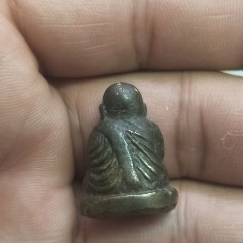 หลวงพ่อเงินพิมพ์ขี้ตาเก่า รูปที่ 2