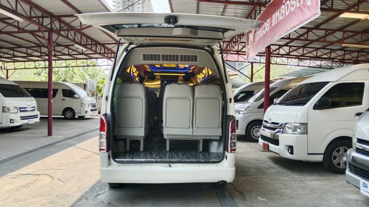 รถ Toyota Commuter 2.5 สี ขาว
