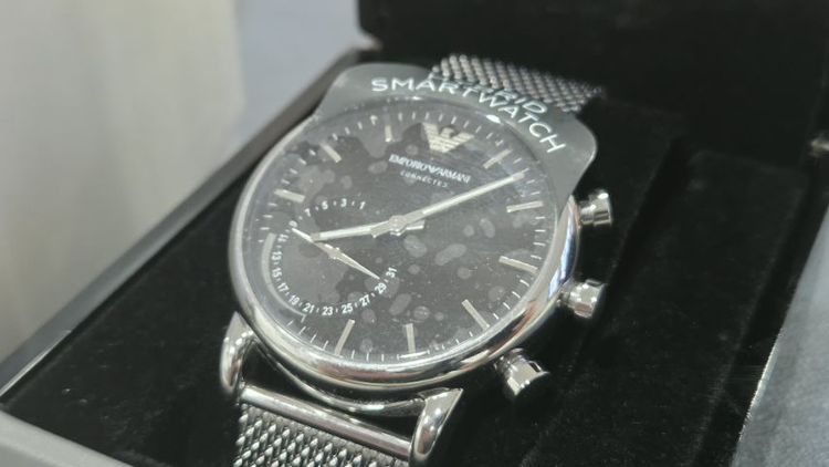  Armani Smartwatch

 รูปที่ 2