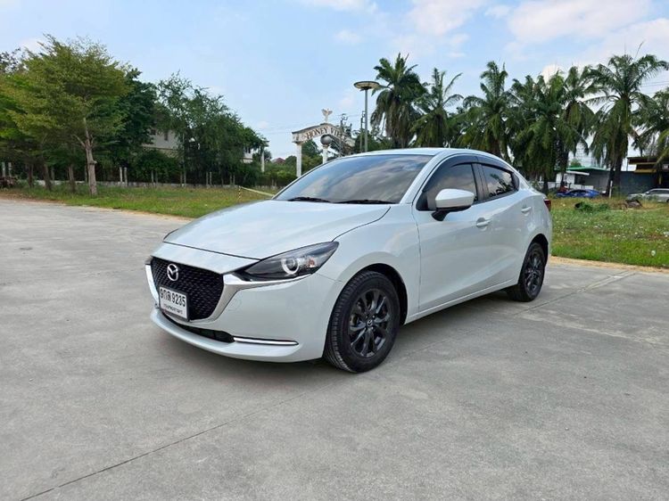 Mazda Mazda 2 2020 1.3 Skyactiv-G S Leather Sedan Sedan เบนซิน เกียร์อัตโนมัติ ขาว รูปที่ 3