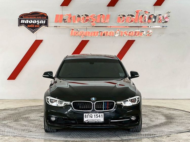 BMW Series 3 2018 330e Sedan ปลั๊กอินไฮบริด (PHEV) ไม่ติดแก๊ส เกียร์อัตโนมัติ ดำ รูปที่ 2
