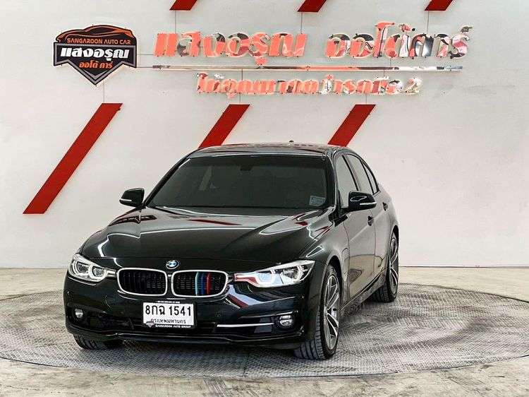 รถ BMW Series 3 330e สี ดำ
