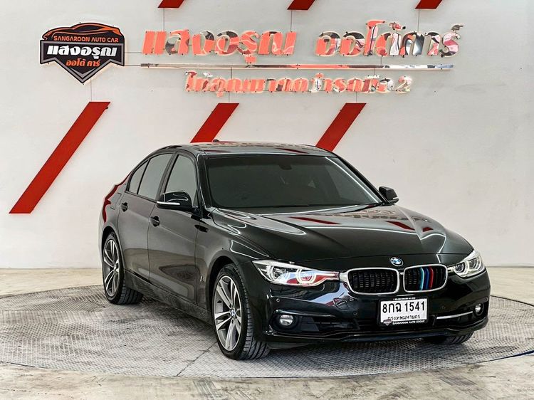 BMW Series 3 2018 330e Sedan ปลั๊กอินไฮบริด (PHEV) ไม่ติดแก๊ส เกียร์อัตโนมัติ ดำ รูปที่ 3
