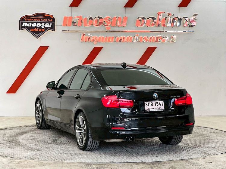 BMW Series 3 2018 330e Sedan ปลั๊กอินไฮบริด (PHEV) ไม่ติดแก๊ส เกียร์อัตโนมัติ ดำ รูปที่ 4
