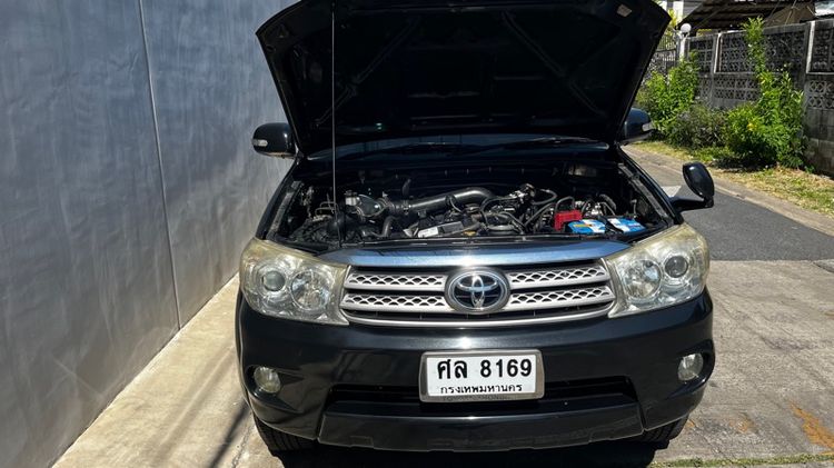 Toyota Fortuner 2010 2.7 V Utility-car เบนซิน LPG เกียร์อัตโนมัติ ดำ รูปที่ 3