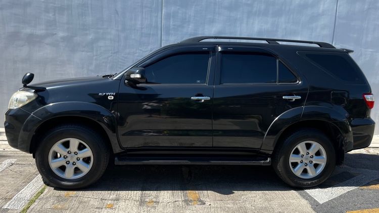 Toyota Fortuner 2010 2.7 V Utility-car เบนซิน LPG เกียร์อัตโนมัติ ดำ รูปที่ 4