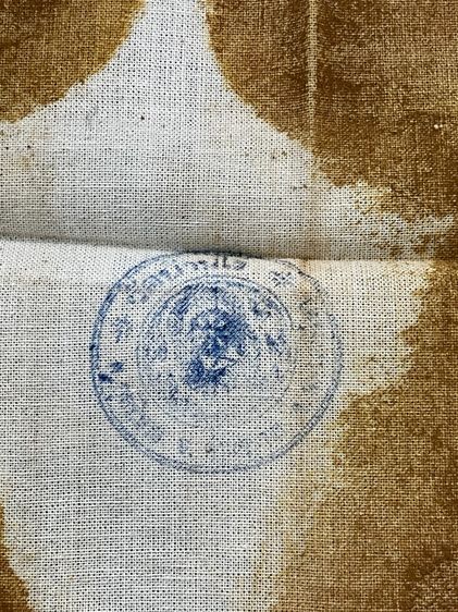 ผ้ายันต์เท้าหลวงพ่อคูณ เหยียบขมิ้นสดลงบนผ้าดิบ ปี 2536 สภาพดีเดิมครับ รูปที่ 2