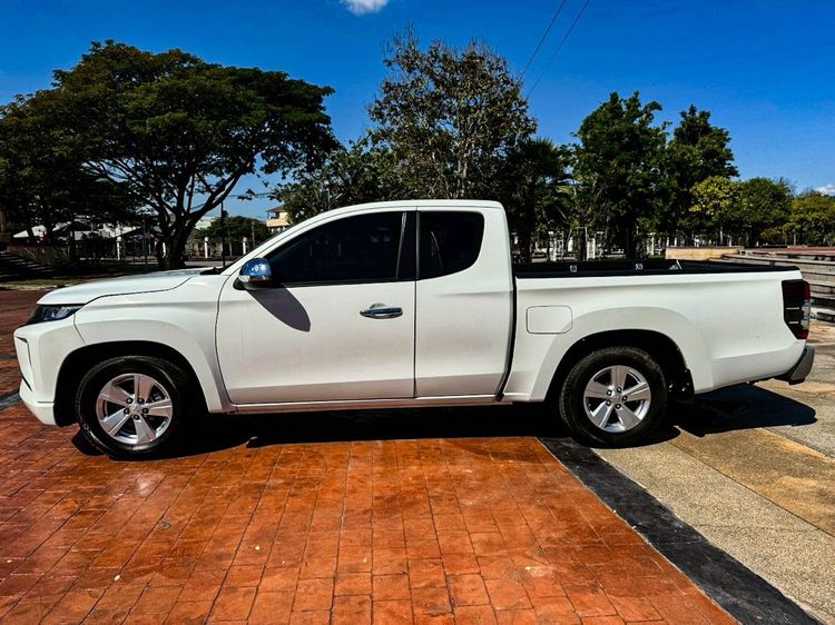 Mitsubishi Triton 2019 2.5 GLX Pickup ดีเซล ไม่ติดแก๊ส เกียร์ธรรมดา ขาว รูปที่ 4