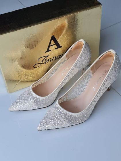 รองเท้าส้นสูง