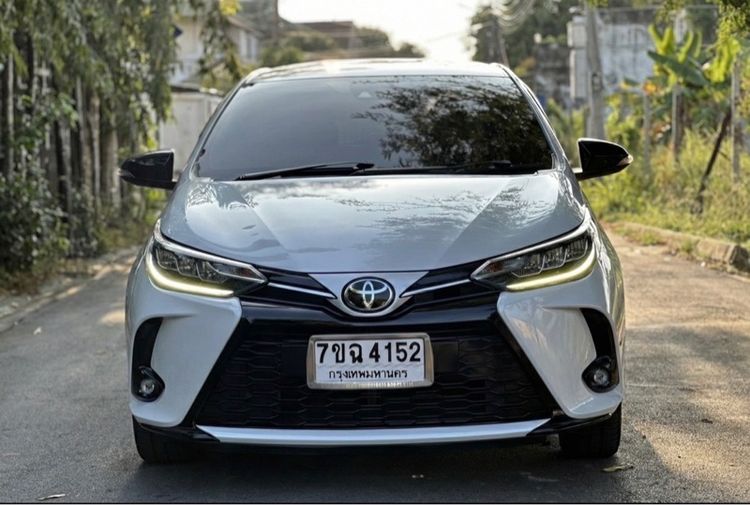 รถ Toyota Yaris 1.2 Sport Premium สี ขาว