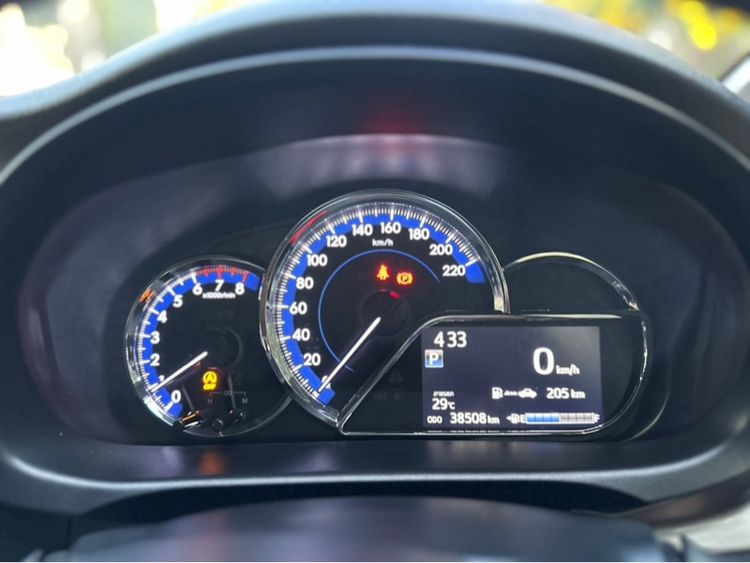 Toyota Yaris 2021 1.2 Sport Premium Sedan เบนซิน ไม่ติดแก๊ส เกียร์อัตโนมัติ ขาว รูปที่ 4