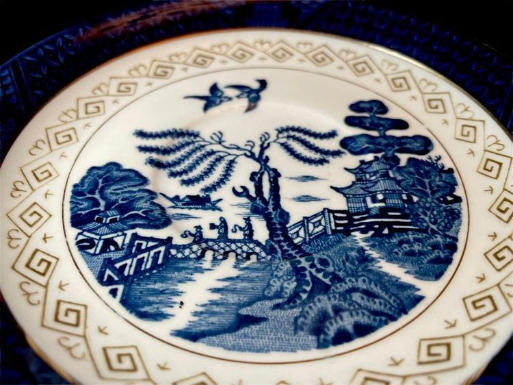 จานกระเบื้องเพ้นท์ลาย สีน้ำเงินเข้ม  รูปที่ 3