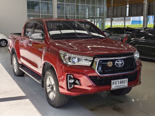 รถ Toyota Hilux Revo 2.4 Prerunner E Plus สี แดง